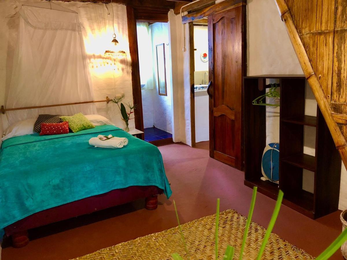Hostal Los Orishas Ayampe Exterior photo